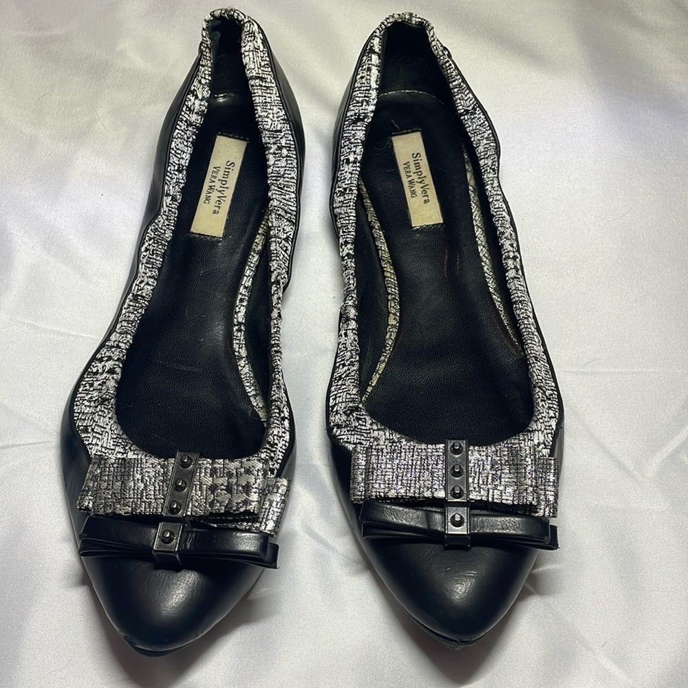 Vera Wang, Simply Vera Flats Size 8